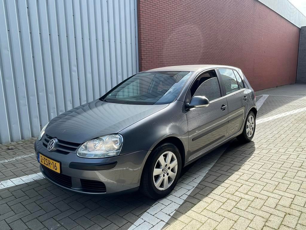 Volkswagen Golf 1.6 5D AIRCO • APK OKT 26 • CARPLAY • CRUISE, Voorwielaandrijving, 4 cilinders, 620 kg, Handgeschakeld