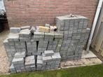 GRATIS grijze antraciete stenen/klinkers +- 100 stuks, Ophalen of Verzenden, Zo goed als nieuw, Beton, Klinkers