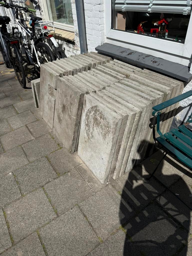 Gratis af te halen 44 betontegels 40x60 cm, Tuin en Terras, Tegels en Klinkers, Ophalen, Zo goed als nieuw, Beton, Terrastegels