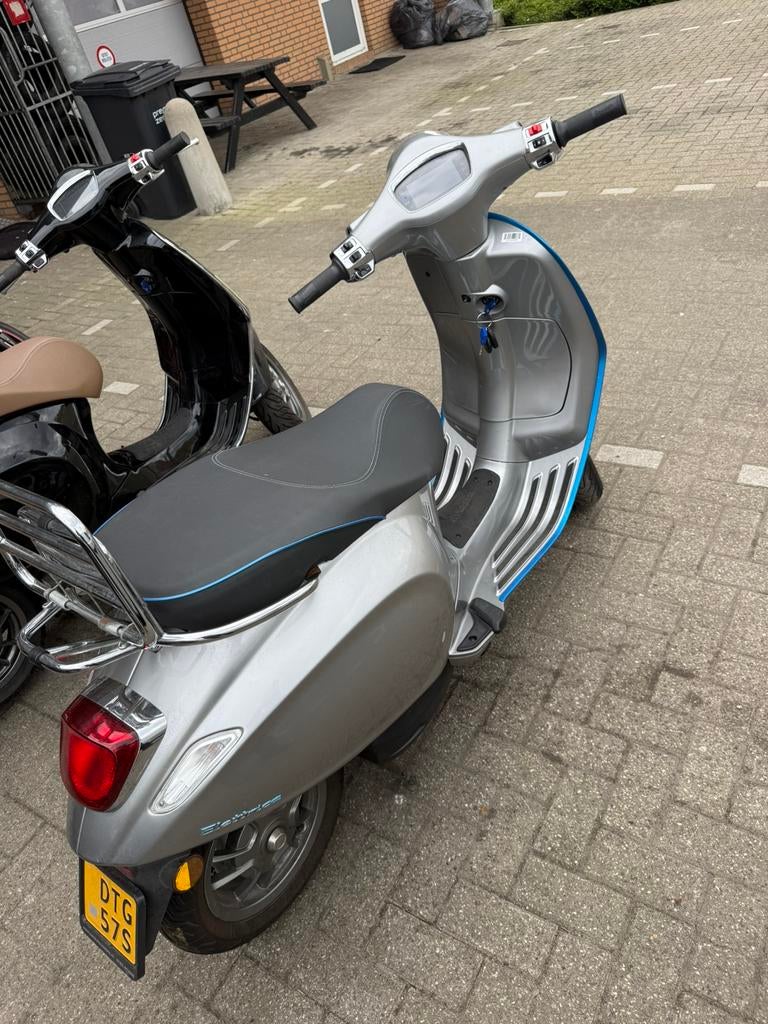 2 x Vespa Elettrica (25km - 45km) 1 koop (defect), Ophalen of Verzenden, Zo goed als nieuw, Benzine, Vespa LX