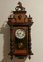 Antieke Hangklok met Paard, Antiek en Kunst, Antiek | Klokken, Ophalen of Verzenden