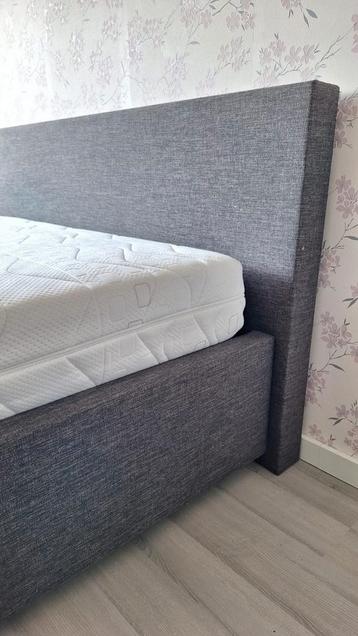 Tweepersoons bed + Matras (matrasmaat 160220) beschikbaar voor biedingen
