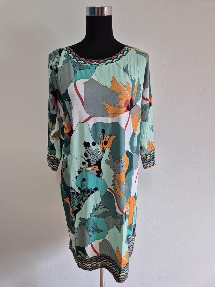 J531 - Fleurige aquablauwe Didi jurk maat 38 (1), Kleding | Dames, Jurken, Zo goed als nieuw, Maat 38/40 (M), Onder de knie, Ophalen of Verzenden
