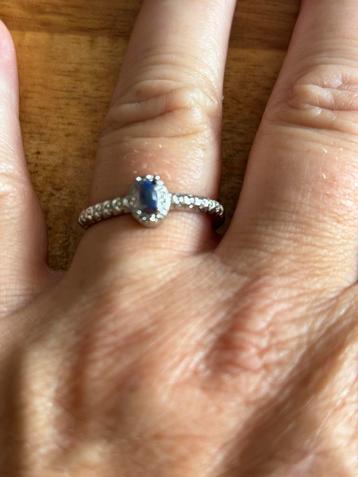 Edelsteen ringen beschikbaar voor biedingen
