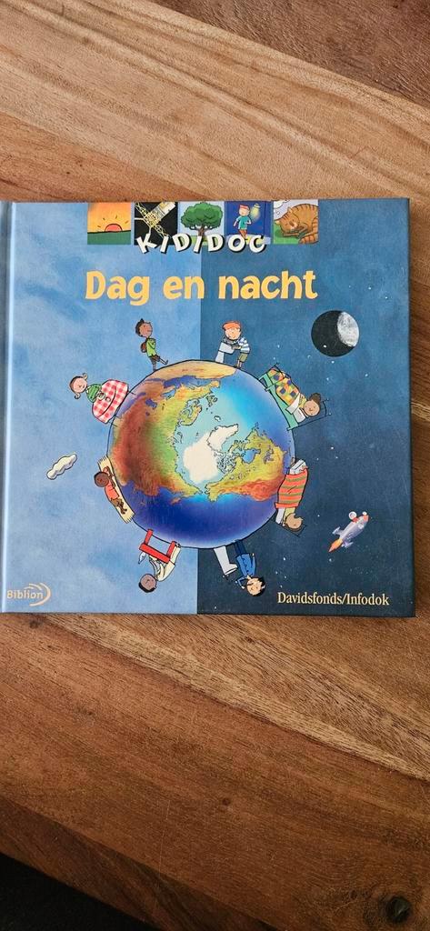 Kididoc Dag en Nacht, Boeken, Kinderboeken | Kleuters, Gelezen, Ophalen of Verzenden