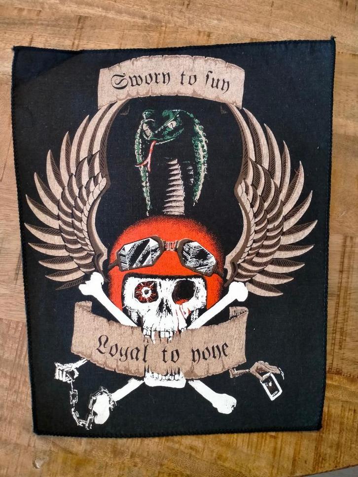 Sworn to fun loyal to None biker rebel vintage backpatch, Hobby en Vrije tijd, Naaien en Fournituren, Zo goed als nieuw, Ophalen of Verzenden