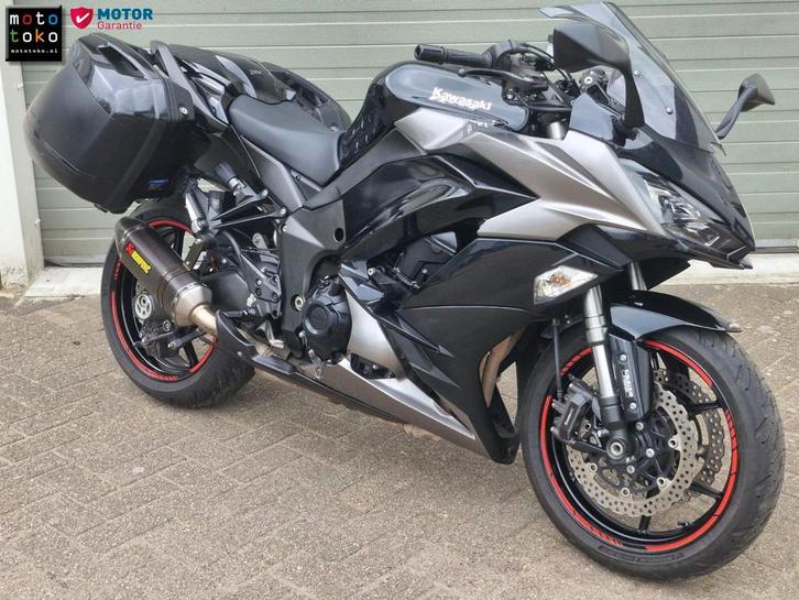 Mooie Kawasaki Z1000 SX met dubbele Akrapovic en kofferset, Motoren, Motoren | Kawasaki, Bedrijf, Toermotor, meer dan 35 kW, 4 cilinders