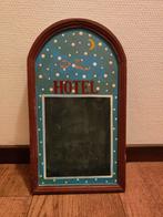 Vintage memobord/krijtbord - 'Hotel', Huis en Inrichting, Woonaccessoires | Memoborden, Krijtbord, Gebruikt, Ophalen of Verzenden