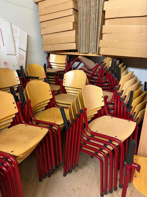 100 stuks makro stoelen, Huis en Inrichting, Stoelen, Zo goed als nieuw, Vijf, Zes of meer stoelen, Hout, Metaal, Bruin, Ophalen