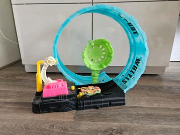 Hot wheels Monster truck glow in the dark beschikbaar voor biedingen