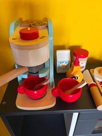 Playtive Houten Speelgoed Koffiezetapparaat beschikbaar voor biedingen