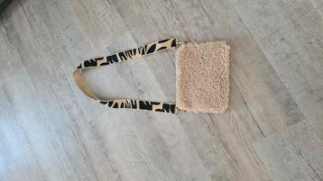 Leuke teddy schoudertas met band nieuw beige/zwart beschikbaar voor biedingen