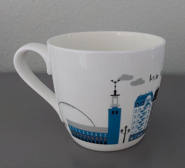 STOCKHOLM CITY MUG mok van Emelie Ek Design Zweden, Huis en Inrichting, Keuken | Servies, Zo goed als nieuw, Kop(pen) en/of Schotel(s)
