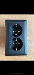 Gira E2 inbouw dubbel geaard stopcontact zwart mat, Hobby en Vrije tijd, Elektronica-componenten, Ophalen of Verzenden, Zo goed als nieuw