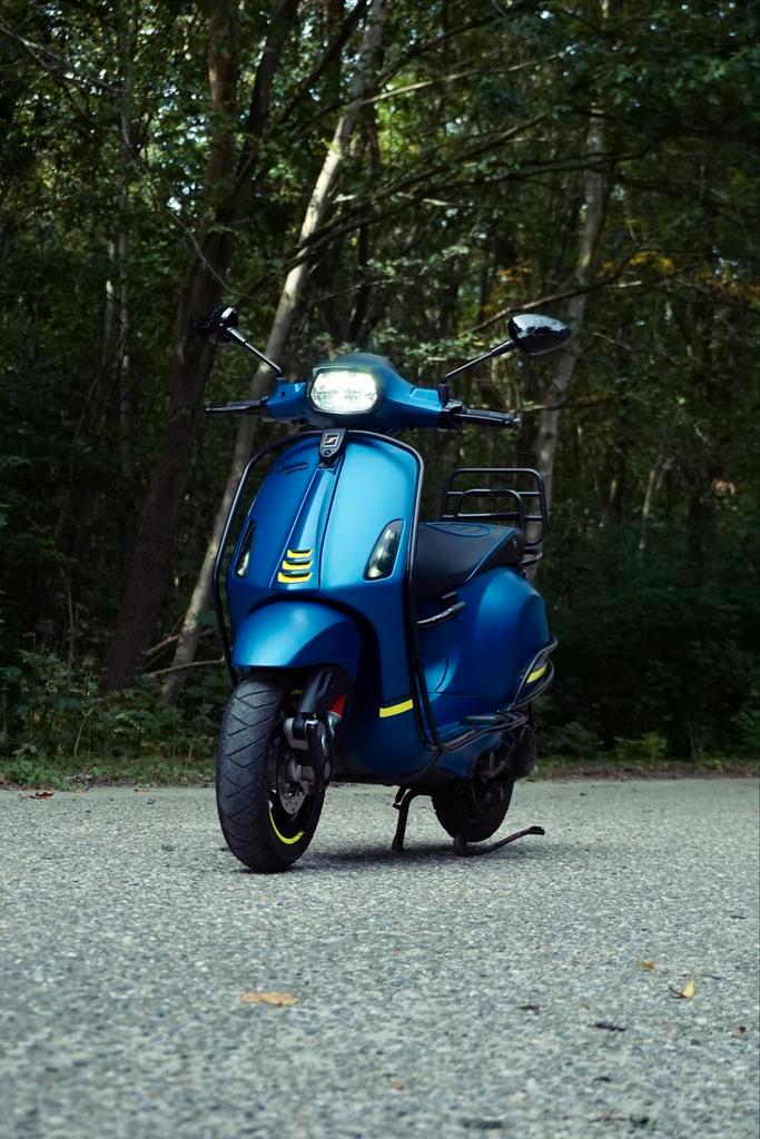 Vespa Sprint 2021, Fietsen en Brommers, Brommers | Vespa, Zo goed als nieuw, Maximaal 45 km/u, Ophalen