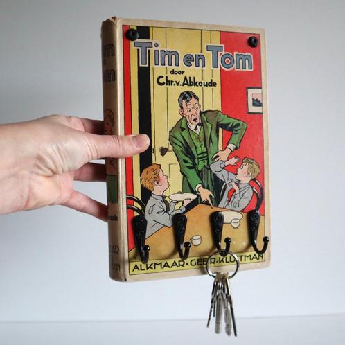 Sleutelrekje - gemaakt van vintage boek "Tim en Tom", Huis en Inrichting, Woonaccessoires | Wanddecoraties, Gebruikt, Ophalen of Verzenden