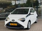 Toyota Aygo 1.0 VVT-i x-play Navi Camera Cruise Dealer onder, Voorwielaandrijving, Gebruikt, Euro 6, 4 stoelen