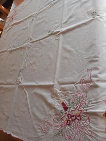 Kerstkleedje 110x105 cm met 6 servetten. beschikbaar voor biedingen