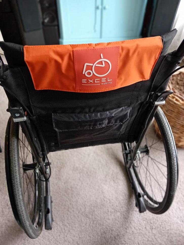 Inklapbare nieuwstaat Excel GLogic zwart/oranjelichtgewicht., Diversen, Rolstoelen, Zo goed als nieuw, Duwrolstoel, Inklapbaar