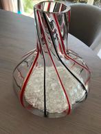 Te koop : Design vaas met rood/ zwarte strepen, Nieuw, Ophalen of Verzenden, Glas, Minder dan 50 cm