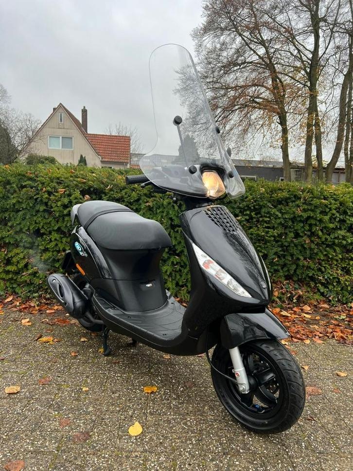 Piaggio Zip 4T 2V carburateur 45km brom scooter, Fietsen en Brommers, Scooters | Piaggio, Zo goed als nieuw, Zip, Maximaal 45 km/u