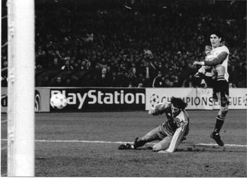 2x foto Feyenoord - Piet Bouts - 1997 Juventus beschikbaar voor biedingen