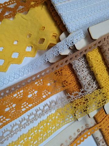 Prachtig pakket vintage katoenen kant en broderie beschikbaar voor biedingen