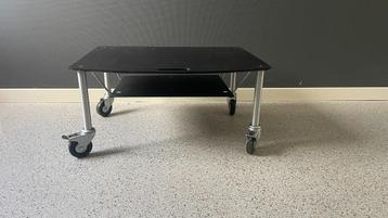 BigBase TV trolley ontworpen door Nico Eenhoorn beschikbaar voor biedingen