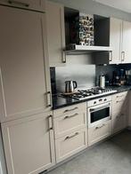 Complete hoekkeuken met apparatuur, Huis en Inrichting, Keuken | Complete keukens, Ophalen, Gebruikt, Hoekkeuken, Kunststof