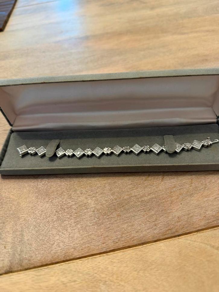 Unik en mooi aarmband, Sieraden, Tassen en Uiterlijk, Armbanden, Zo goed als nieuw, Overige materialen, Zilver, Met edelsteen