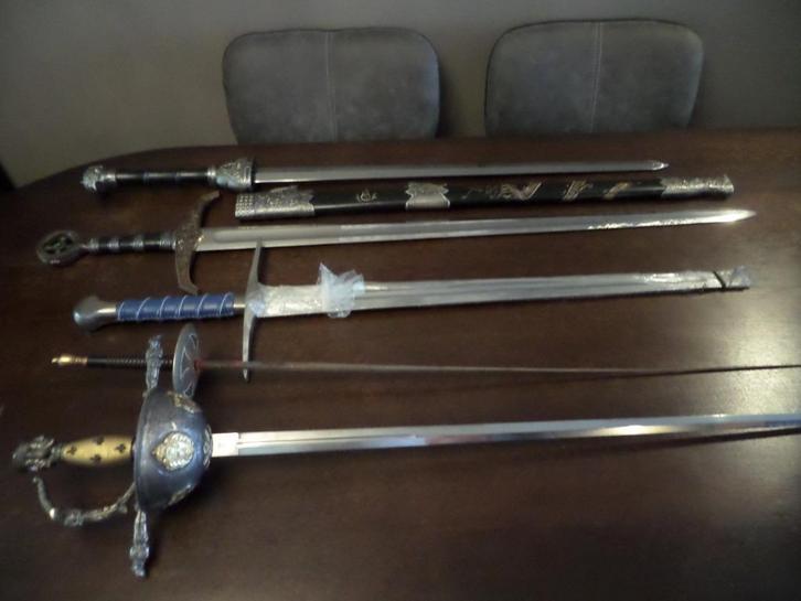 Lot van 5 zwaarden, Verzamelen, Militaria | Algemeen, Overige soorten, Zwaard of Sabel, Overige gebieden, Ophalen