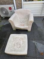 Gratis af te halen: Tuinstoeltje met voetenplankje/ tafeltje, Tuin en Terras, Tuinstoelen, Ophalen, Gebruikt, Kunststof