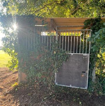 Paardenstal te koop beschikbaar voor biedingen