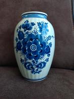 Vaas Delfts blauw, Huis en Inrichting, Woonaccessoires | Vazen, Blauw, Aardewerk of Porselein, Ophalen of Verzenden, Zo goed als nieuw