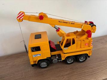 Grote bruder kraanwagen beschikbaar voor biedingen