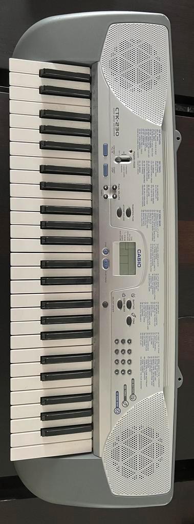 Casio CTK-230 keyboard met stekker, Muziek en Instrumenten, Keyboards, Zo goed als nieuw, 49 toetsen, Casio, Ophalen