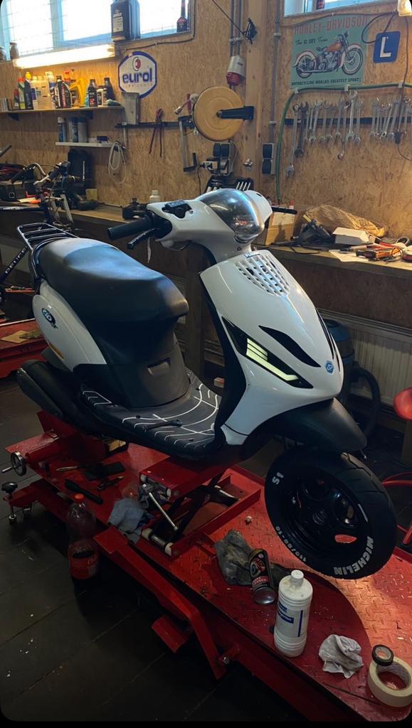 Piaggio zip 150 lc te ruil tegen brommobiel, Fietsen en Brommers, Brommeronderdelen | Scooters, Zo goed als nieuw, Piaggio, Ophalen of Verzenden