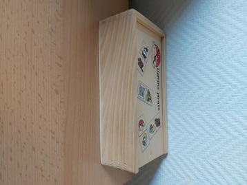 Houten spelletje Domino beschikbaar voor biedingen