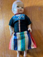 Vintage Popje in folklorische kleding 27x11, Verzenden, Gebruikt