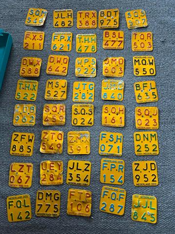 Bromfietsplaatjes - 40 stuks beschikbaar voor biedingen