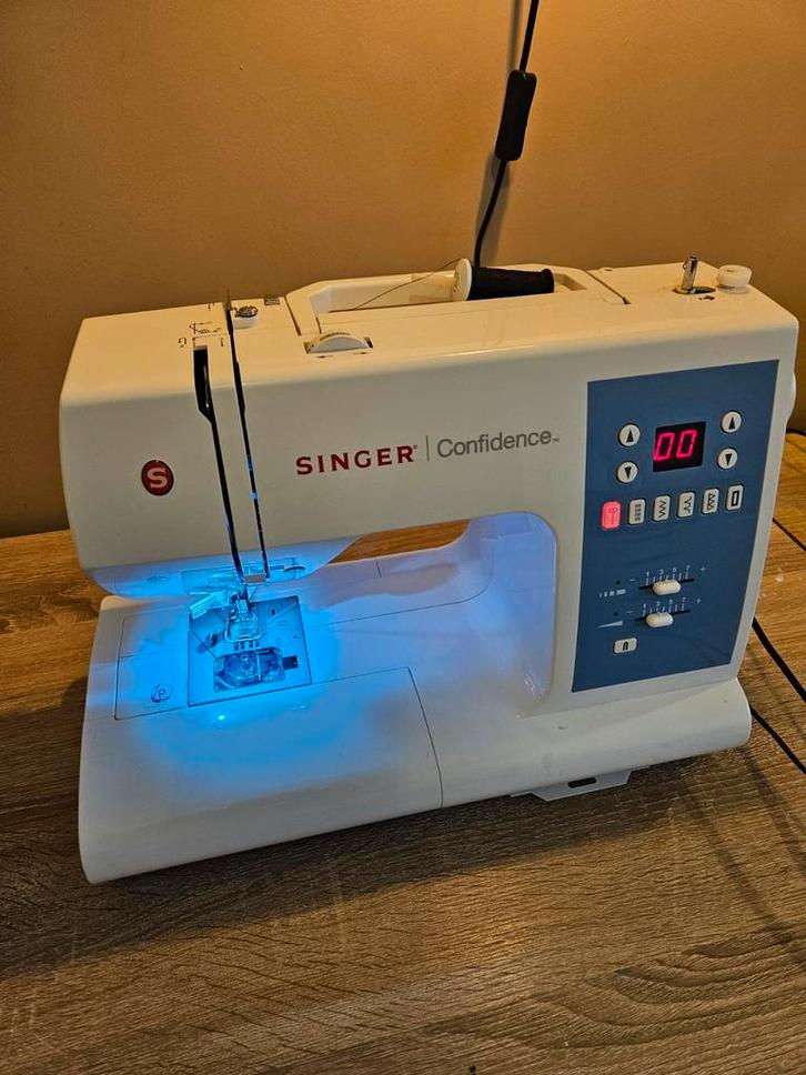 Singer confidence 7465 naaimachine, Hobby en Vrije tijd, Naaimachines en Toebehoren, Gebruikt, Naaimachine, Singer, Ophalen