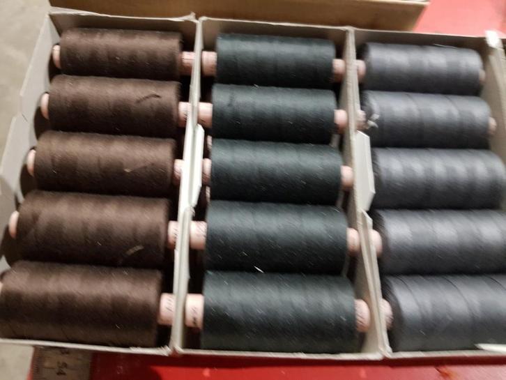 Nu deze 60 klossen sterk garen o.a Saba, Hobby en Vrije tijd, Naaien en Fournituren, Nieuw, Garen of Naald(en), Ophalen of Verzenden