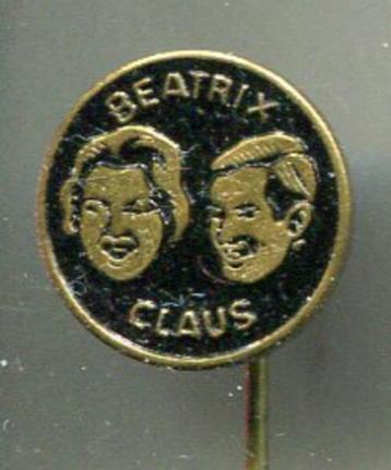 Beatrix en Claus zwart op koper speldje ( U_141 ) beschikbaar voor biedingen