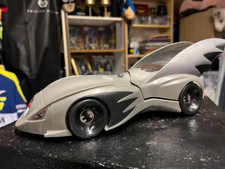 Kenner Legends of Batman Batmobile, Hobby en Vrije tijd, Modelauto's | 1:24, Zo goed als nieuw, Overige merken, Ophalen of Verzenden