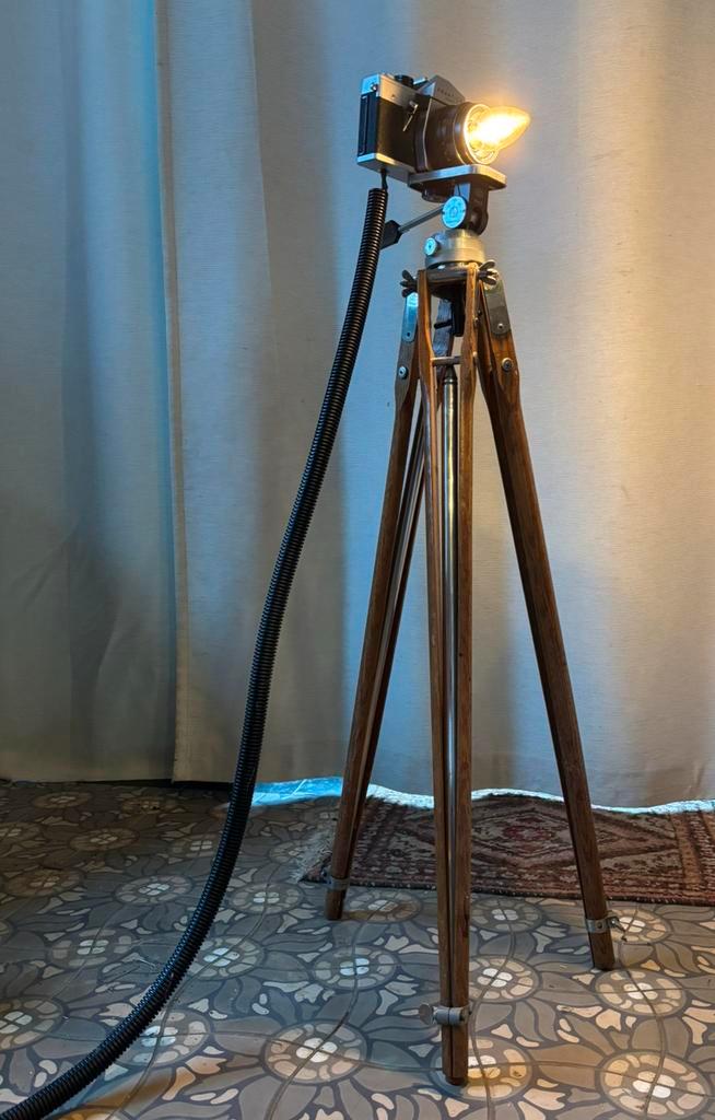 Vintage vloerlamp, fototoestel op statief Praktica, Huis en Inrichting, Lampen | Vloerlampen, Minder dan 100 cm, Ophalen of Verzenden