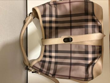Burberry tas beschikbaar voor biedingen