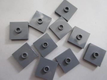nr. 8108, 10 d.grijze plaatjes 2x2 met 1 stud. Verzenden kan beschikbaar voor biedingen
