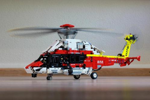 LEGO Technic 42145 Airbus H175 Reddingshelikopter, Kinderen en Baby's, Speelgoed | Duplo en Lego, Zo goed als nieuw, Lego, Complete set
