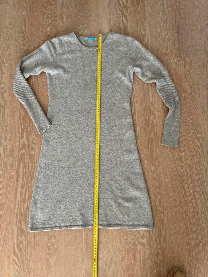 Grijze 100% Cashmere Jurk . House of cashmere, Kleding | Dames, Truien en Vesten, Zo goed als nieuw, Maat 36 (S), Grijs, Ophalen of Verzenden
