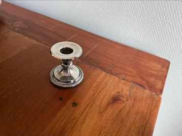 VERZILVERDE KAARSENSTANDAARD, BEWERKTE RAND, 7 CM beschikbaar voor biedingen